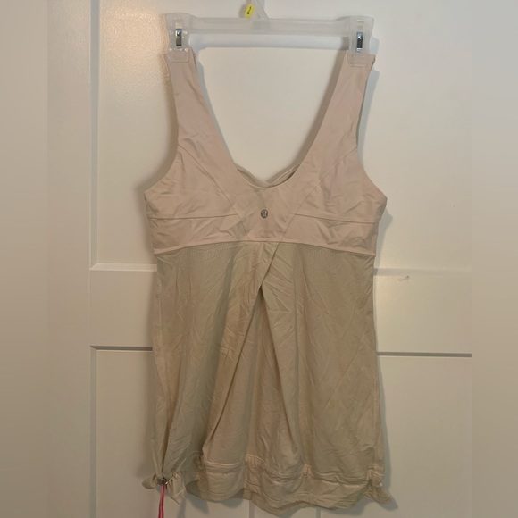 Lulu Lemon sports tank top size 8 - Picture 3 of 4